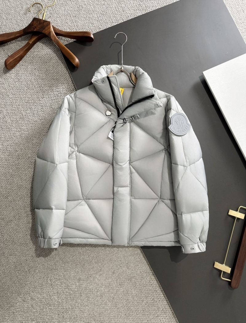 G*u*i down coat